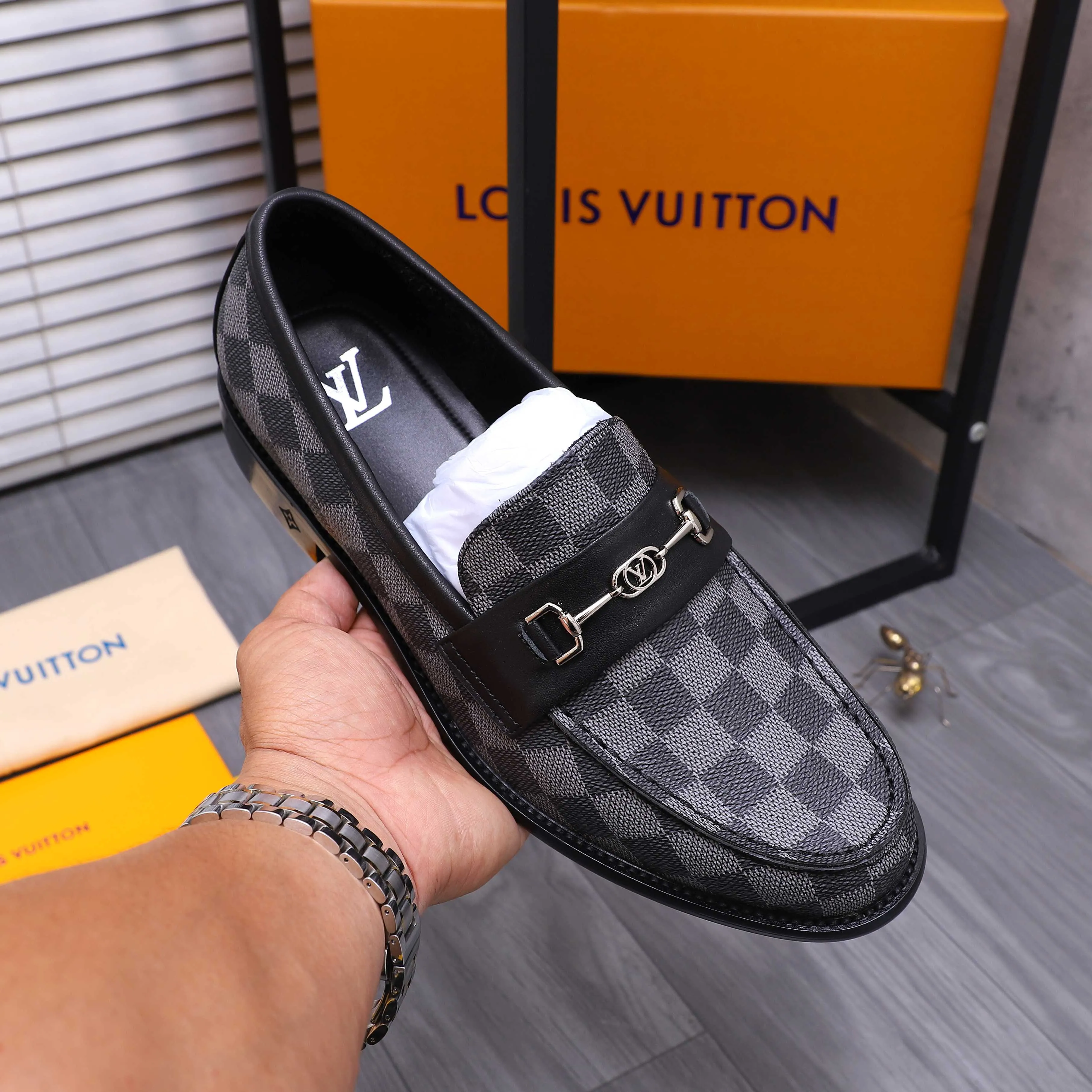 Men's shoes 💰660 Product trademark: LV [Louis Vuitton] business casual slip-on leather shoes, regular size. Size: 39-44 (38.45 custom-made, non-returnable) Product materials: Selected classic plaid upper, cowhide lining, original outsole
